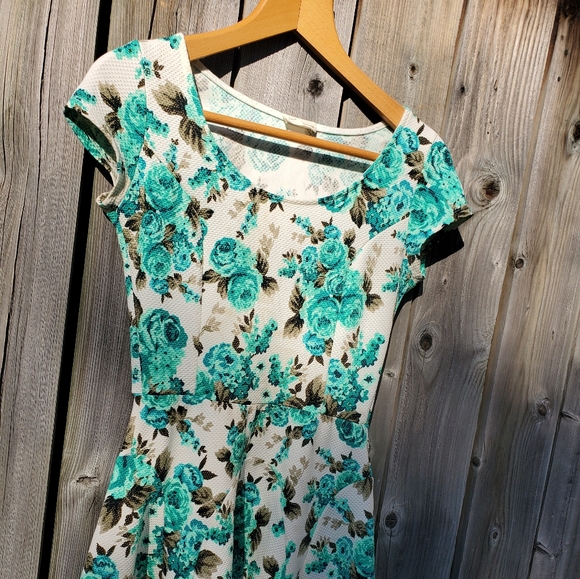 Floral Summer Dress - Picture 1 of 3
